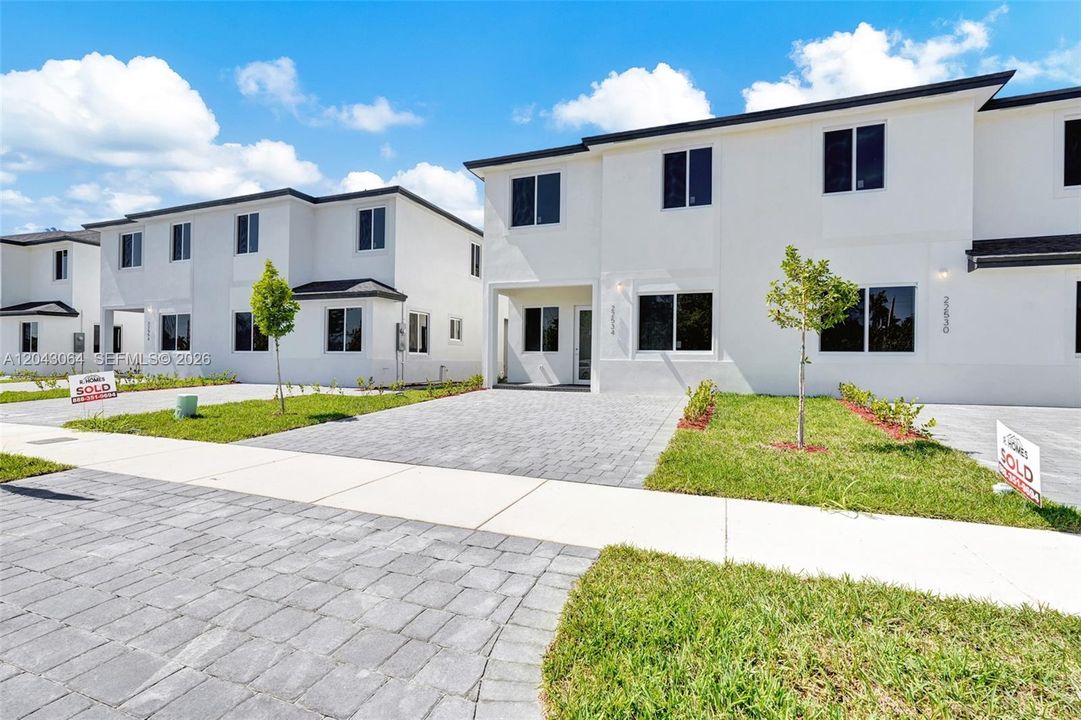 На продажу: $661,990 (5 спален, 4 ванн, 0 Квадратных фут)