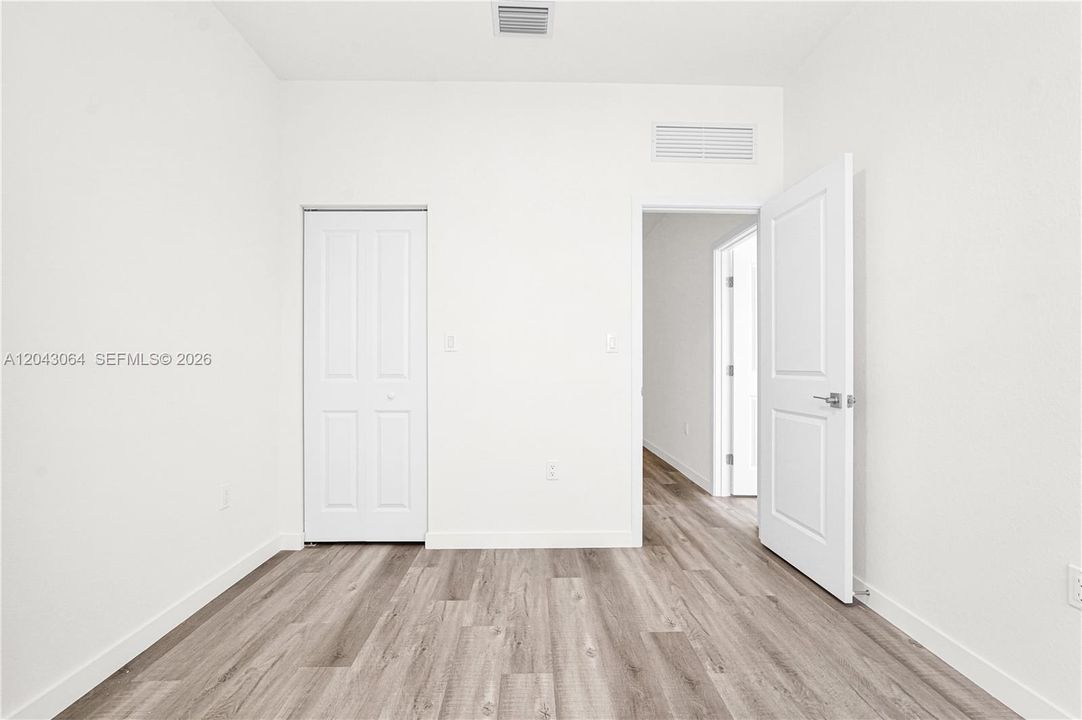 На продажу: $661,990 (5 спален, 4 ванн, 0 Квадратных фут)