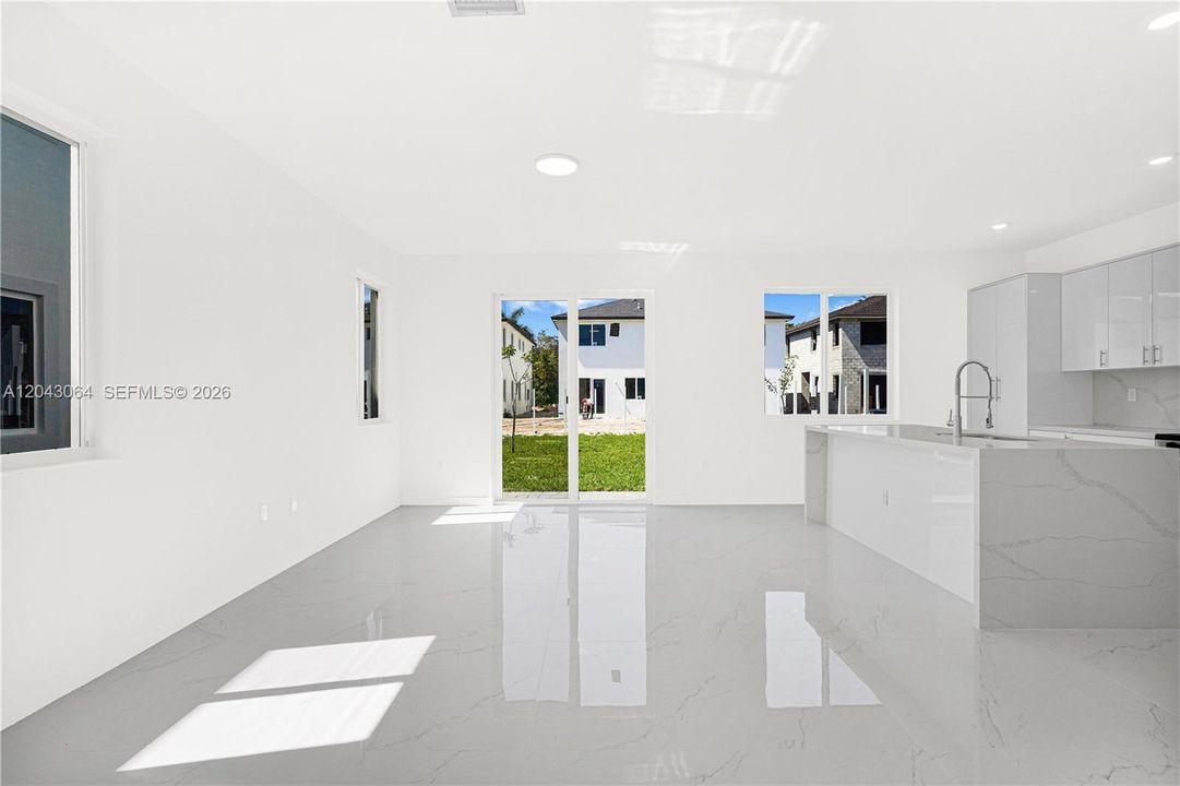 На продажу: $661,990 (5 спален, 4 ванн, 0 Квадратных фут)