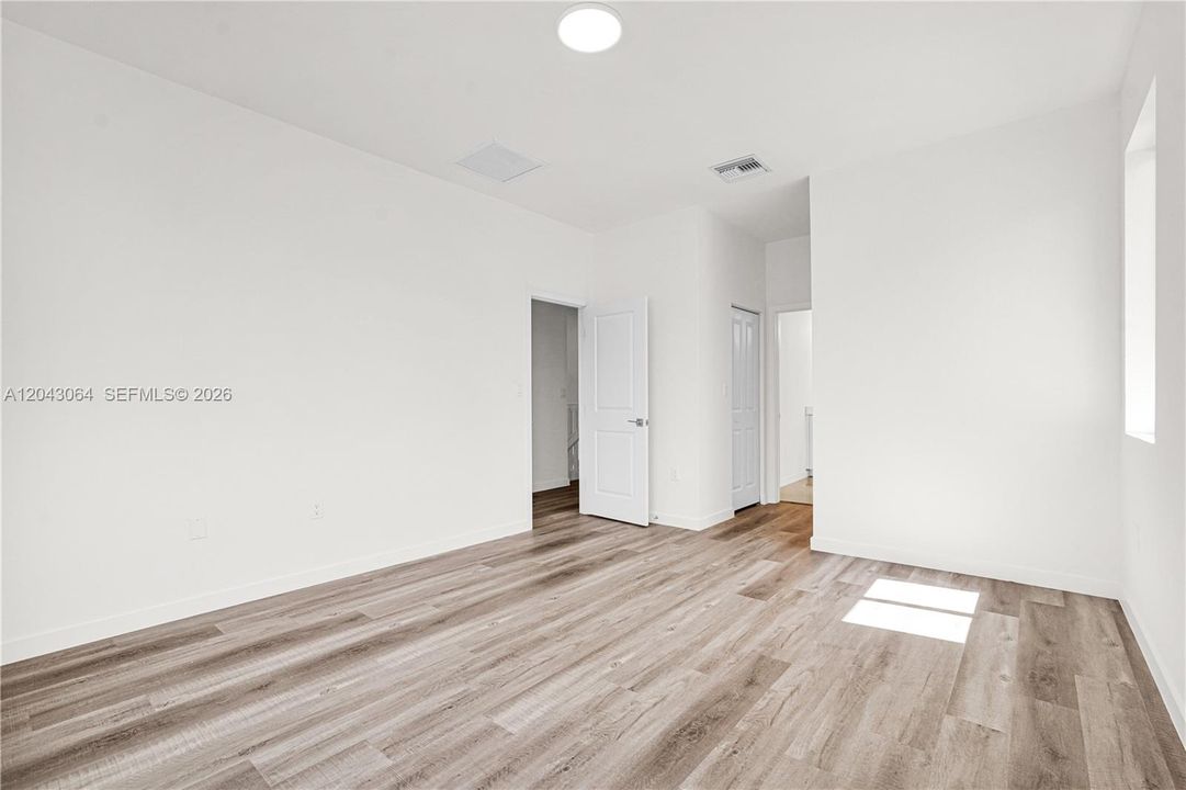 На продажу: $661,990 (5 спален, 4 ванн, 0 Квадратных фут)