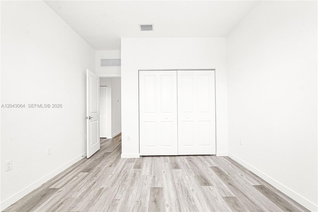 На продажу: $661,990 (5 спален, 4 ванн, 0 Квадратных фут)