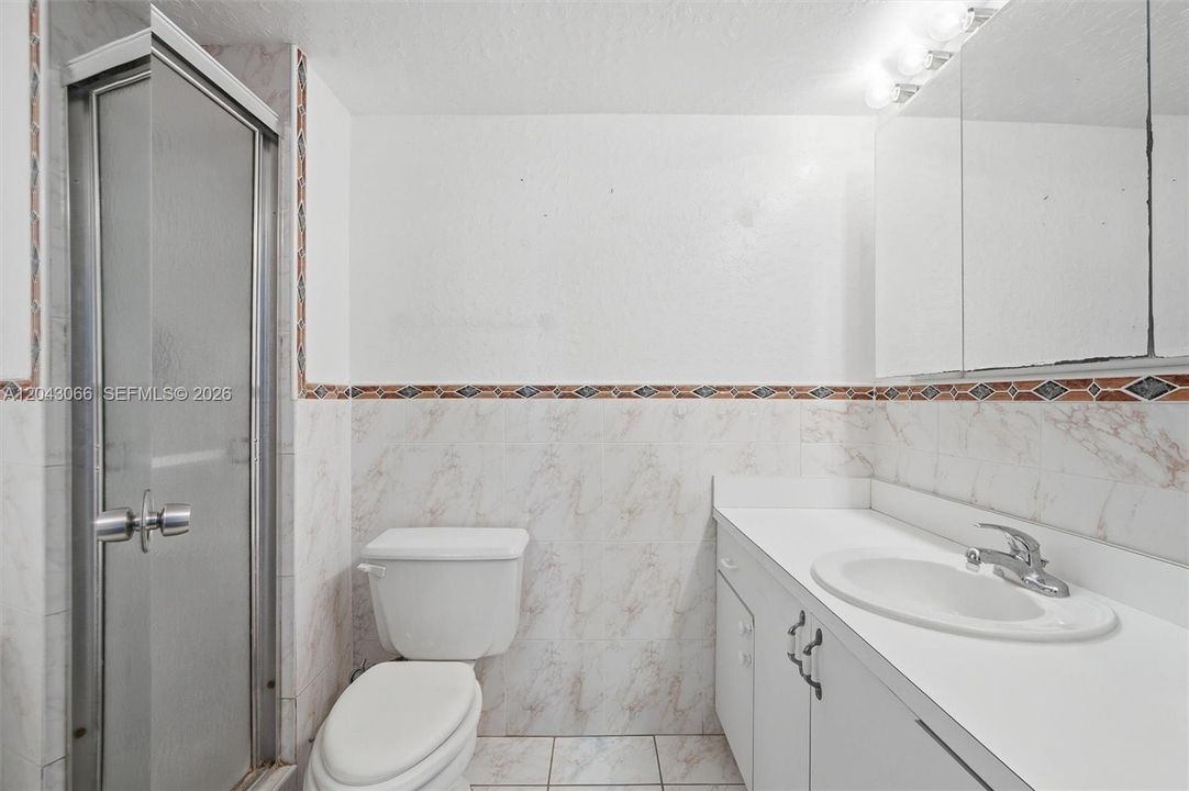 En Venta: $359,000 (2 camas, 2 baños, 1181 Pies cuadrados)