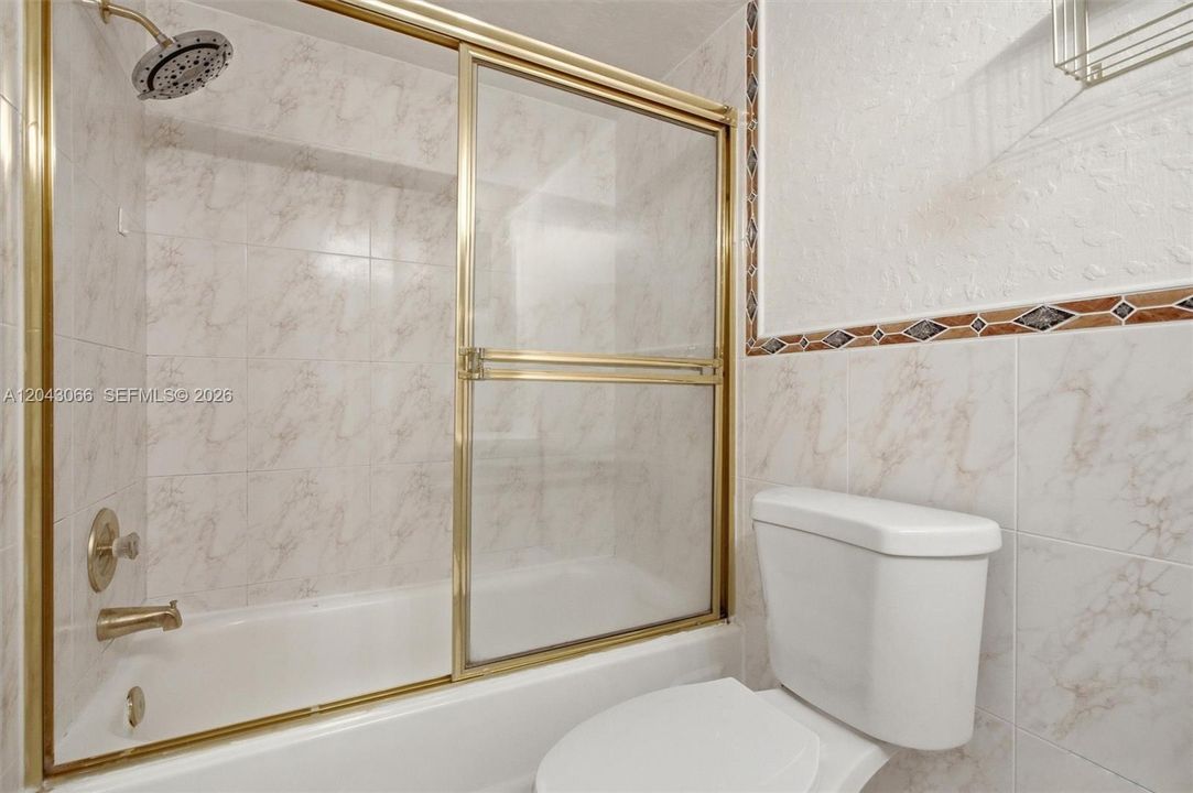 En Venta: $359,000 (2 camas, 2 baños, 1181 Pies cuadrados)