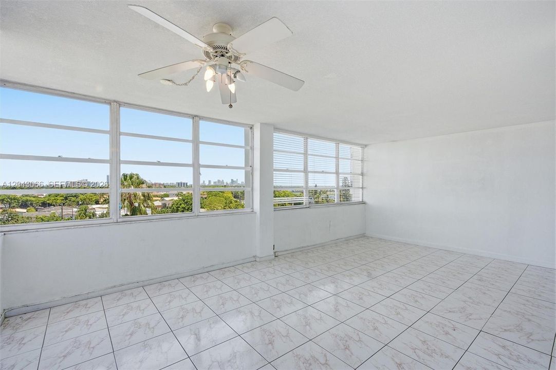 En Venta: $359,000 (2 camas, 2 baños, 1181 Pies cuadrados)