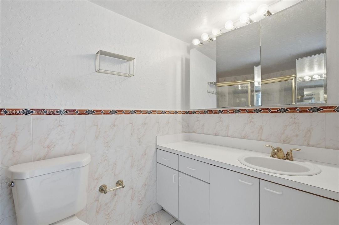 En Venta: $359,000 (2 camas, 2 baños, 1181 Pies cuadrados)
