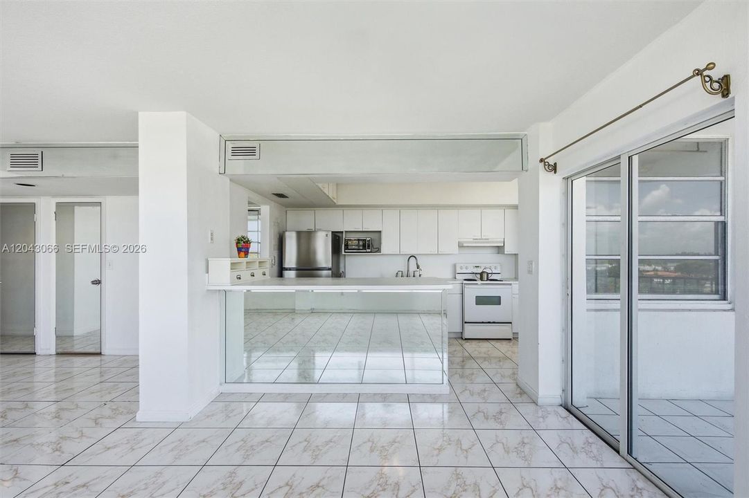 En Venta: $359,000 (2 camas, 2 baños, 1181 Pies cuadrados)