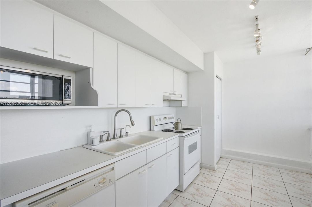 En Venta: $359,000 (2 camas, 2 baños, 1181 Pies cuadrados)