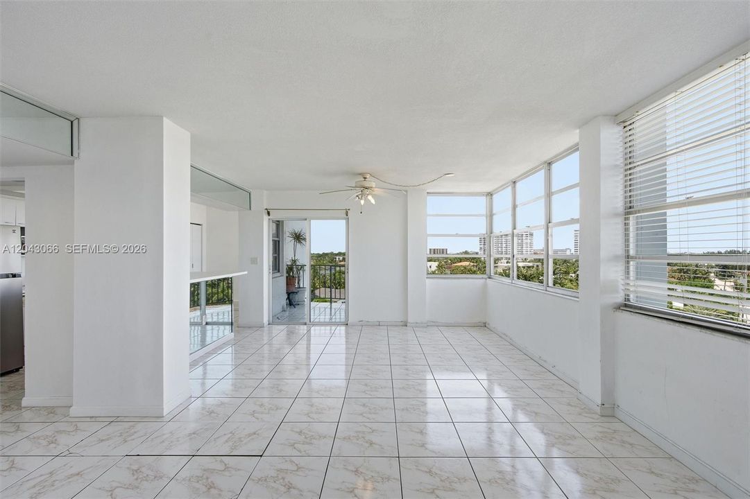 En Venta: $359,000 (2 camas, 2 baños, 1181 Pies cuadrados)