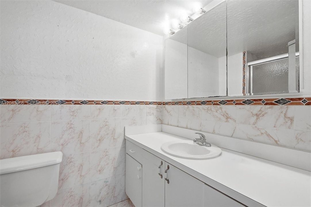 En Venta: $359,000 (2 camas, 2 baños, 1181 Pies cuadrados)