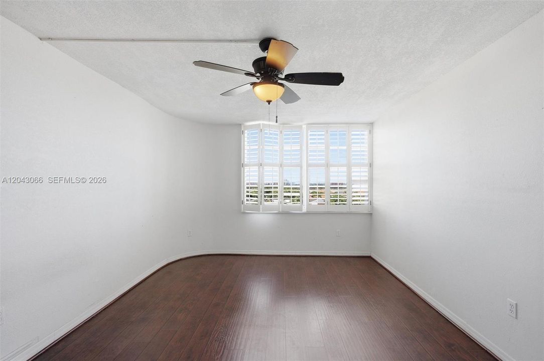 En Venta: $359,000 (2 camas, 2 baños, 1181 Pies cuadrados)