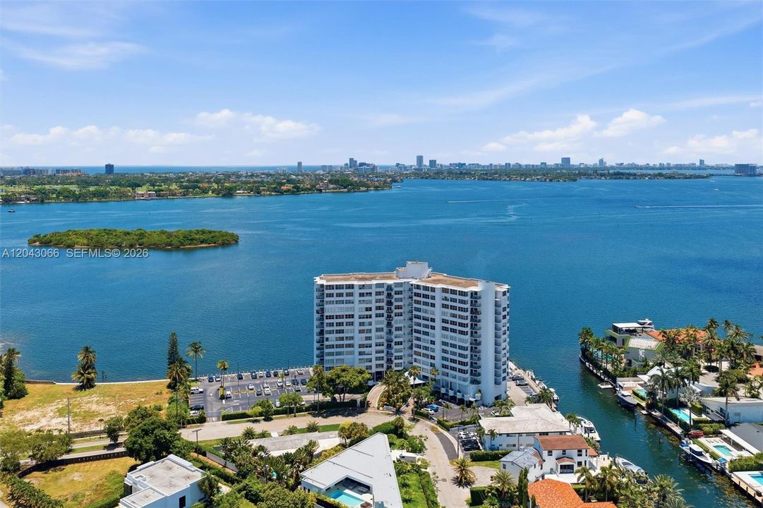 En Venta: $359,000 (2 camas, 2 baños, 1181 Pies cuadrados)