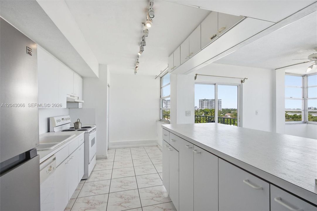En Venta: $359,000 (2 camas, 2 baños, 1181 Pies cuadrados)