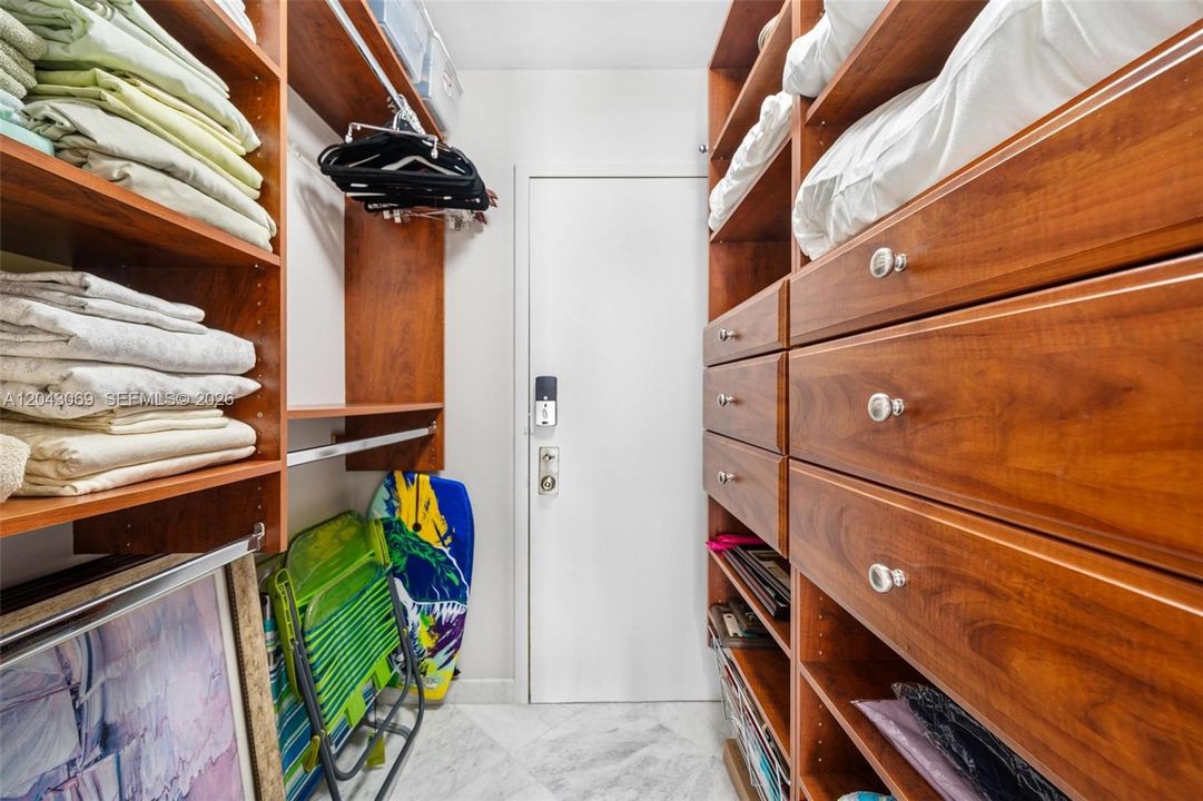 В аренду: $7,000 (3 спален, 3 ванн, 1696 Квадратных фут)