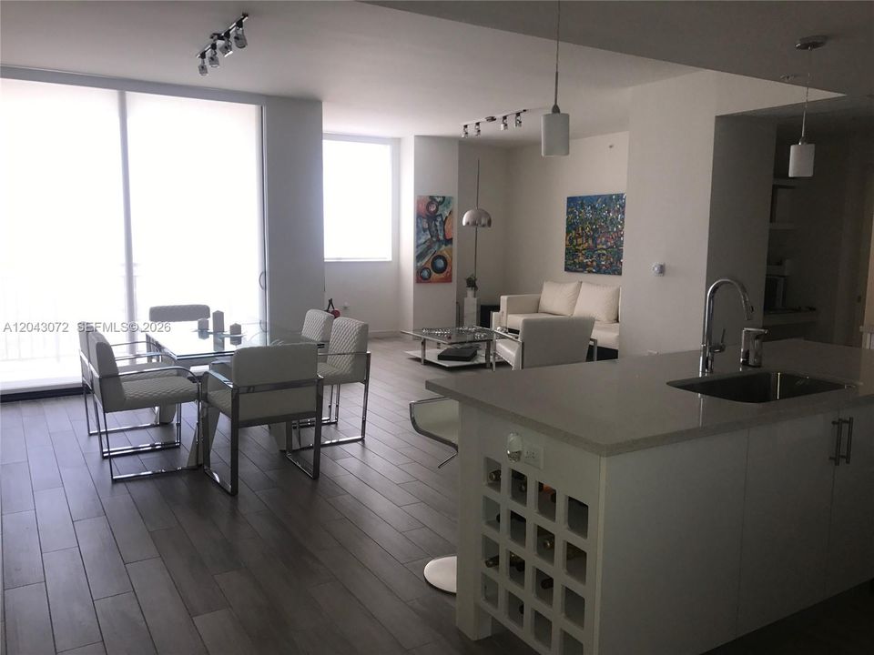 For Rent: $4,550 (2 beds, 2 baths, 1369 Square Feet)