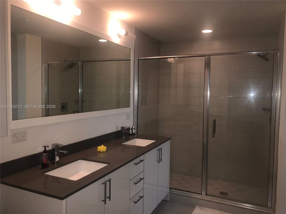 For Rent: $4,550 (2 beds, 2 baths, 1369 Square Feet)