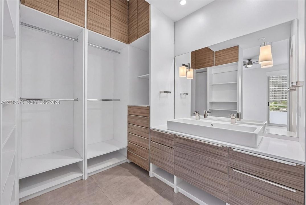 На продажу: $899,000 (2 спален, 2 ванн, 1280 Квадратных фут)