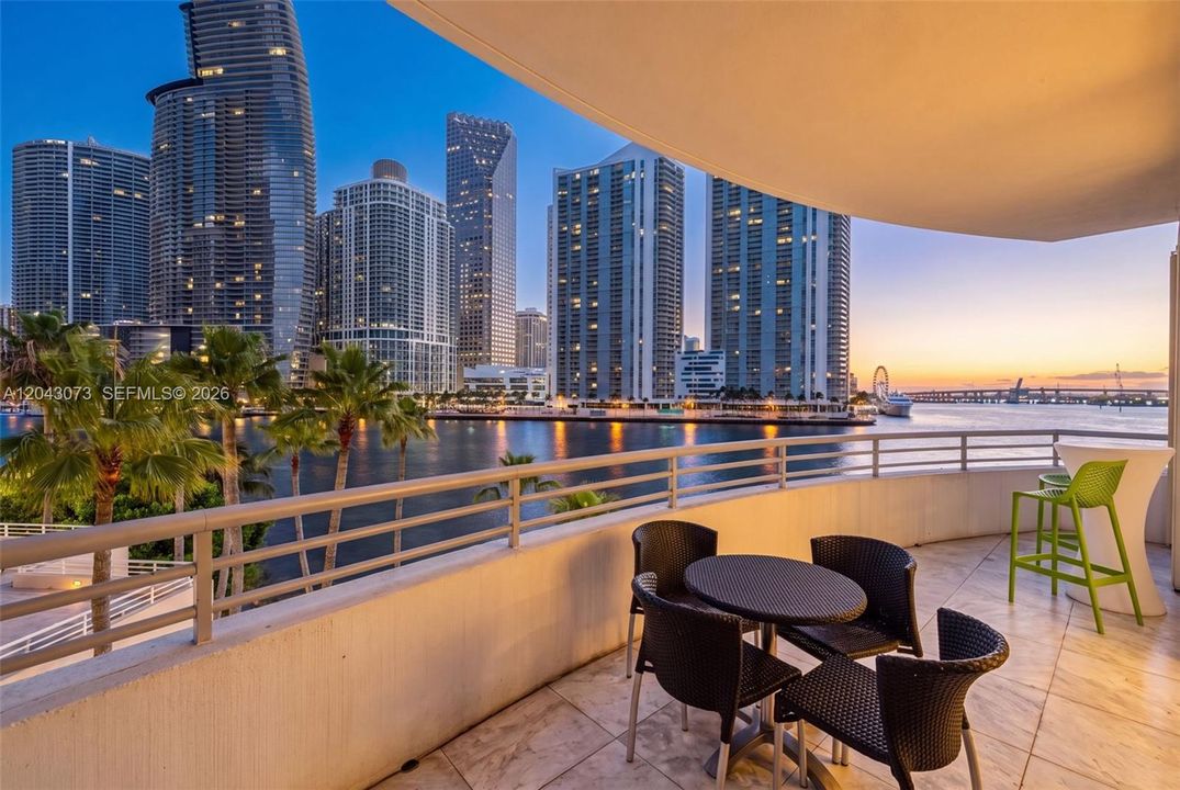 На продажу: $899,000 (2 спален, 2 ванн, 1280 Квадратных фут)
