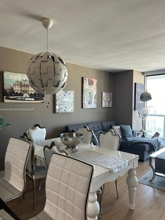 For Rent: $3,000 (1 beds, 1 baths, 800 Square Feet)