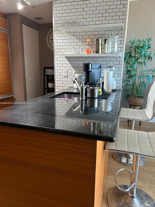 For Rent: $3,000 (1 beds, 1 baths, 800 Square Feet)