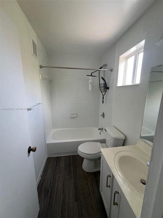 For Rent: $3,250 (4 beds, 3 baths, 1590 Square Feet)