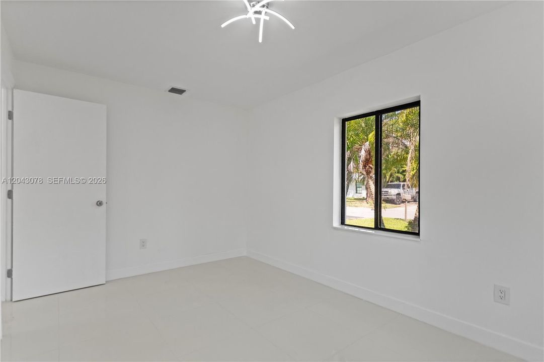 В аренду: $3,595 (3 спален, 2 ванн, 1450 Квадратных фут)