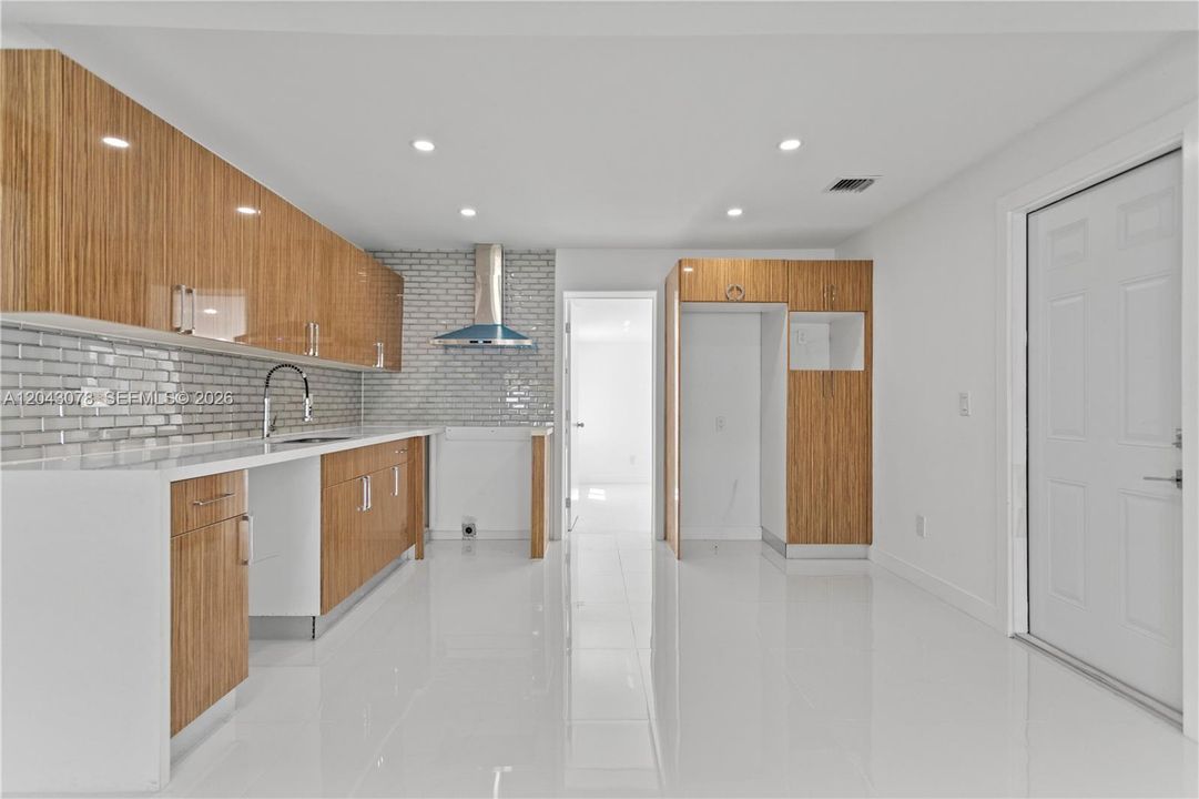 В аренду: $3,595 (3 спален, 2 ванн, 1450 Квадратных фут)