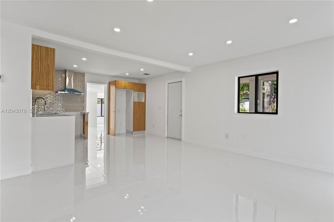 В аренду: $3,595 (3 спален, 2 ванн, 1450 Квадратных фут)