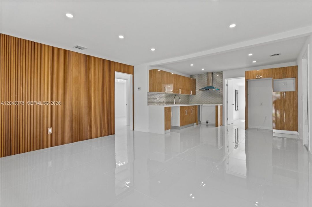 В аренду: $3,595 (3 спален, 2 ванн, 1450 Квадратных фут)