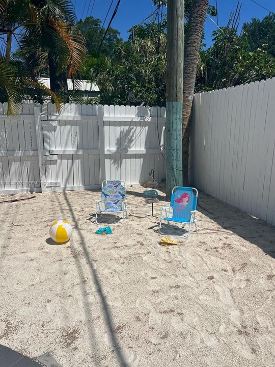 BEACH LIFE