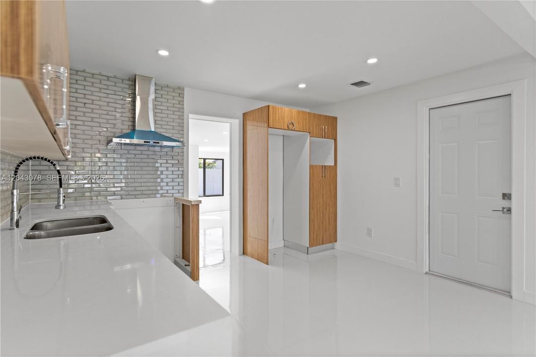 В аренду: $3,595 (3 спален, 2 ванн, 1450 Квадратных фут)