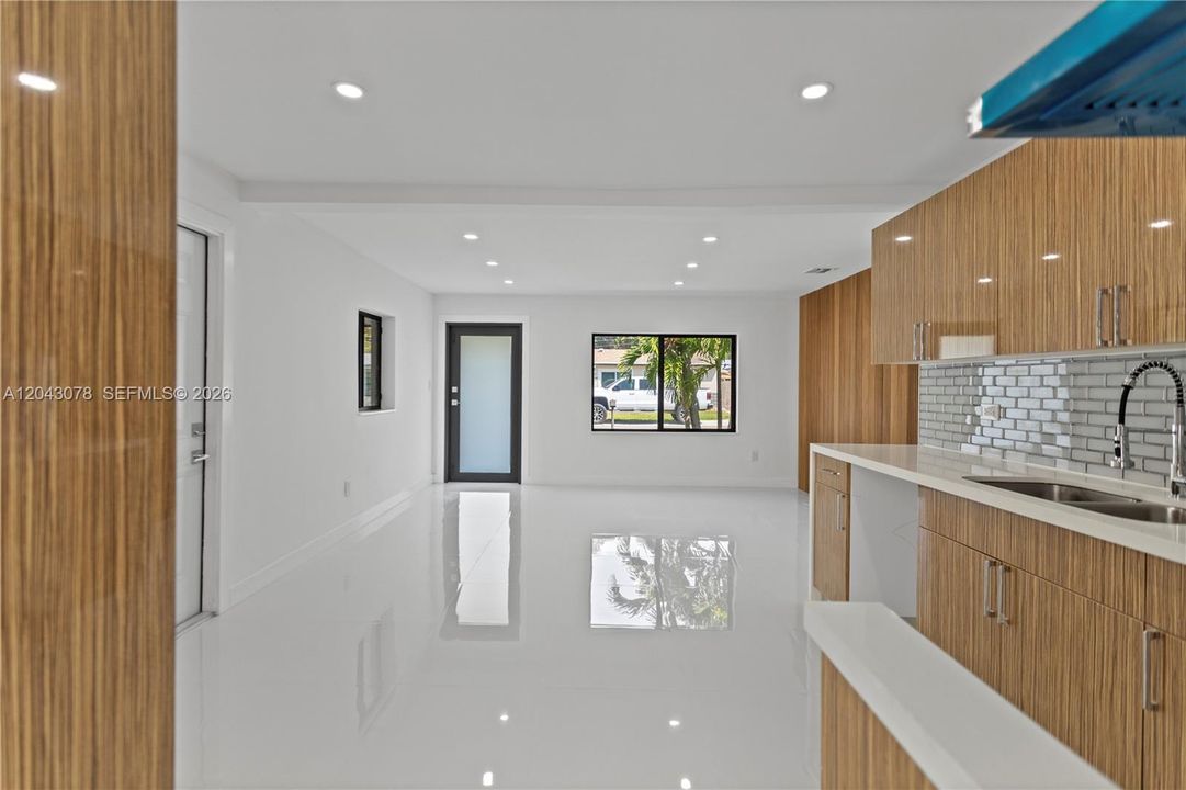 В аренду: $3,595 (3 спален, 2 ванн, 1450 Квадратных фут)
