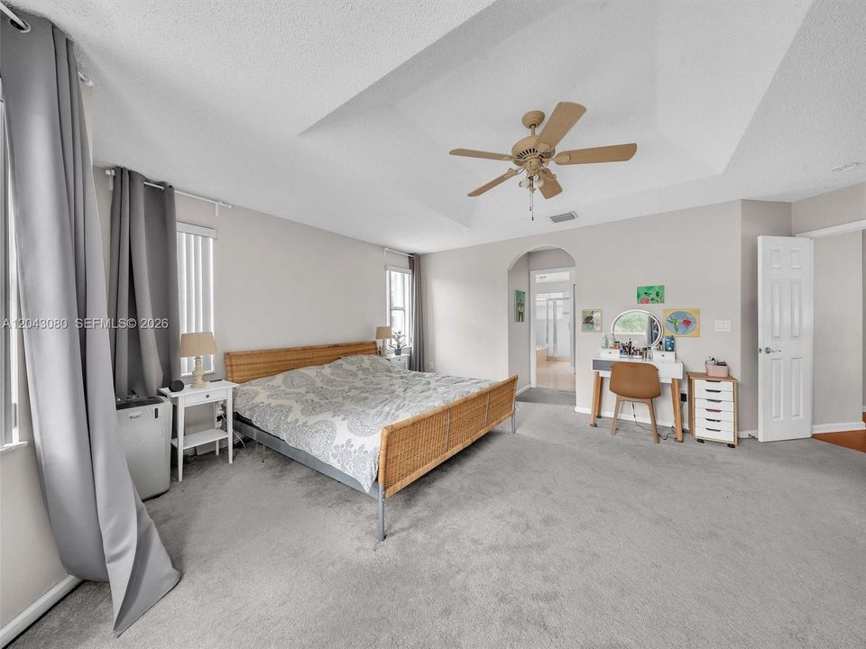 For Sale: $750,000 (4 beds, 2 baths, 2874 Square Feet)