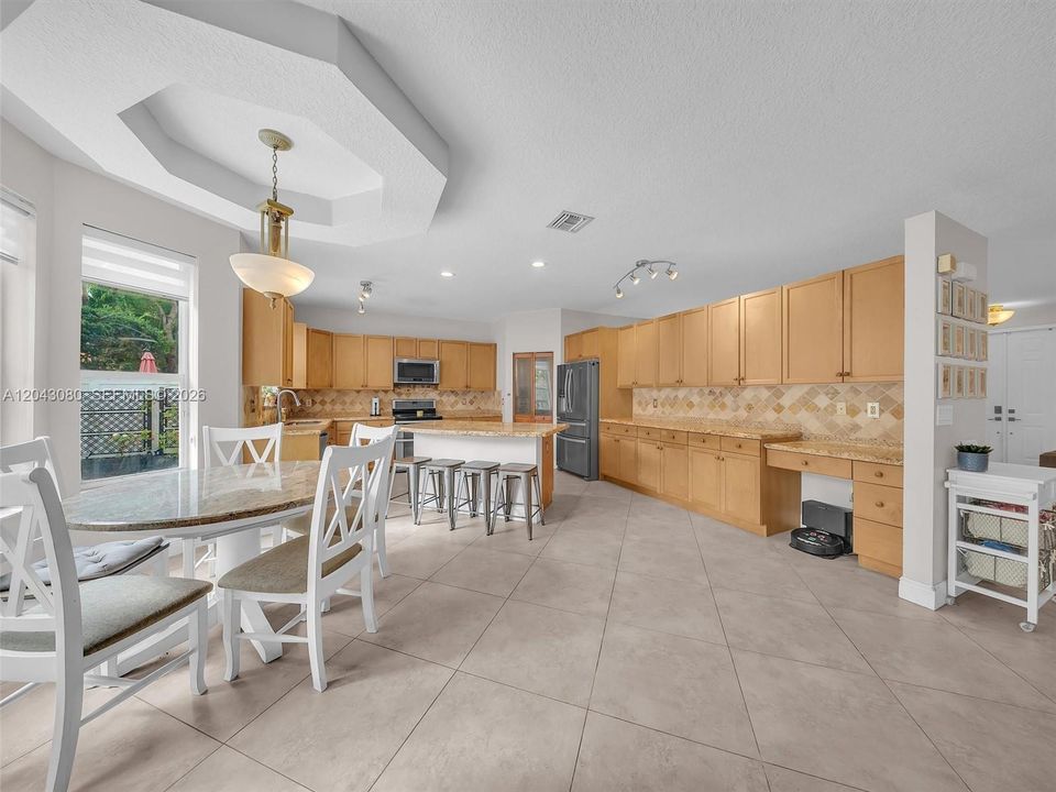 For Sale: $750,000 (4 beds, 2 baths, 2874 Square Feet)