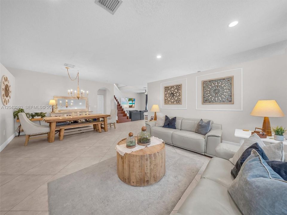 For Sale: $750,000 (4 beds, 2 baths, 2874 Square Feet)