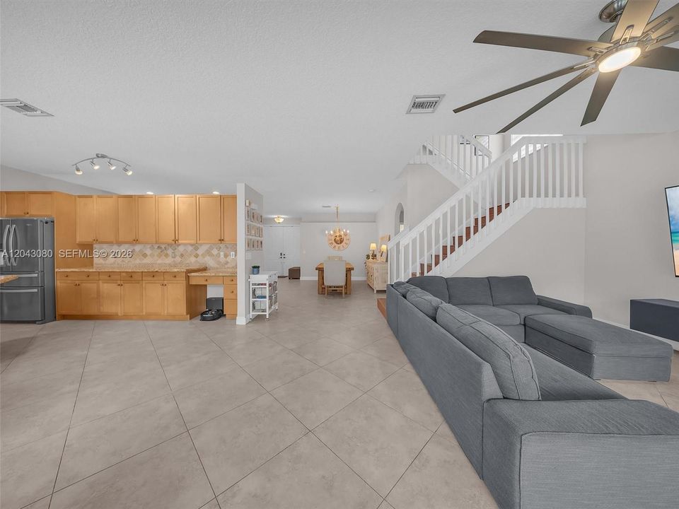 For Sale: $750,000 (4 beds, 2 baths, 2874 Square Feet)
