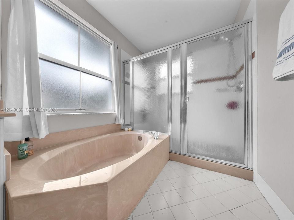 For Sale: $750,000 (4 beds, 2 baths, 2874 Square Feet)
