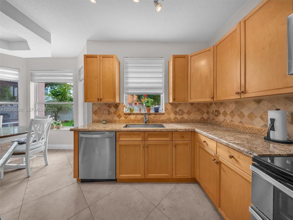 For Sale: $750,000 (4 beds, 2 baths, 2874 Square Feet)