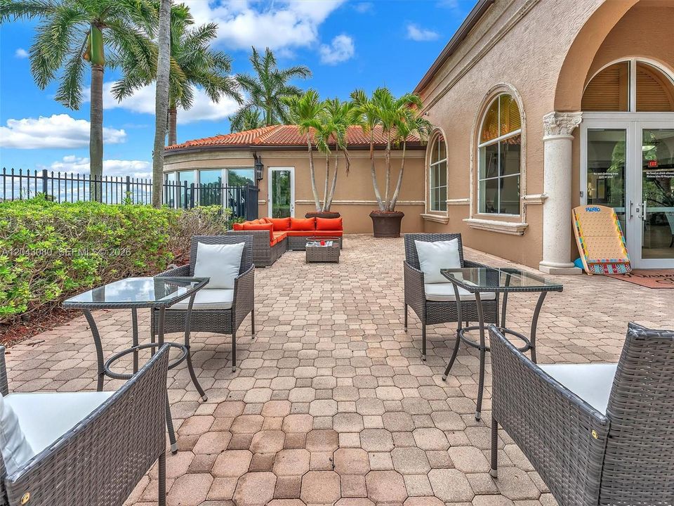 For Sale: $750,000 (4 beds, 2 baths, 2874 Square Feet)