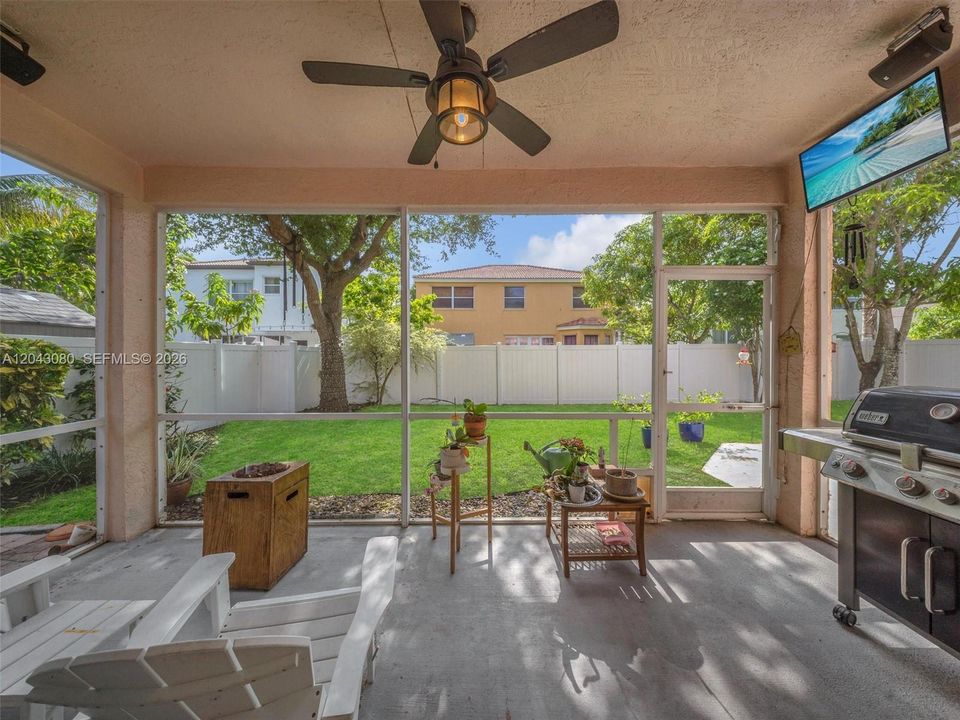 For Sale: $750,000 (4 beds, 2 baths, 2874 Square Feet)
