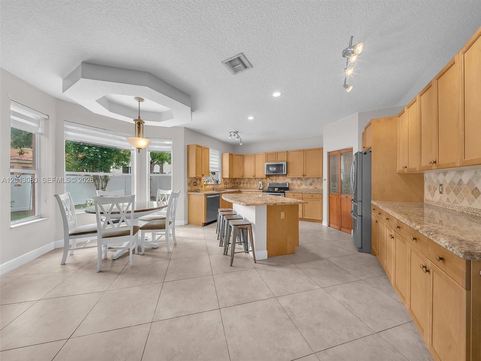 For Sale: $750,000 (4 beds, 2 baths, 2874 Square Feet)