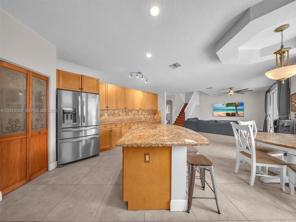 For Sale: $750,000 (4 beds, 2 baths, 2874 Square Feet)