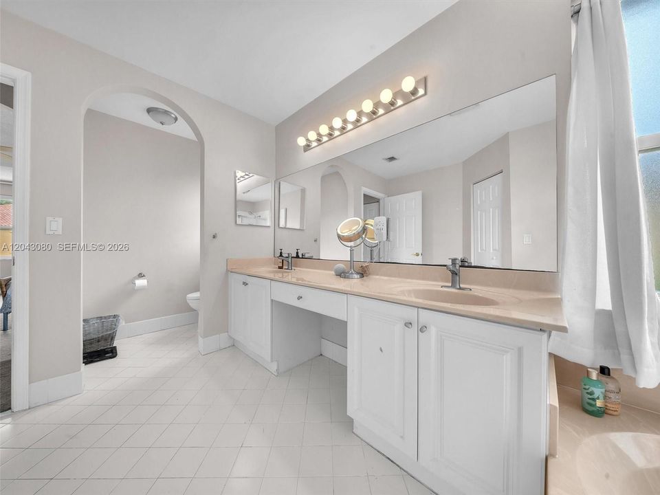 For Sale: $750,000 (4 beds, 2 baths, 2874 Square Feet)