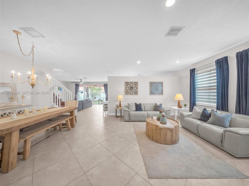 For Sale: $750,000 (4 beds, 2 baths, 2874 Square Feet)