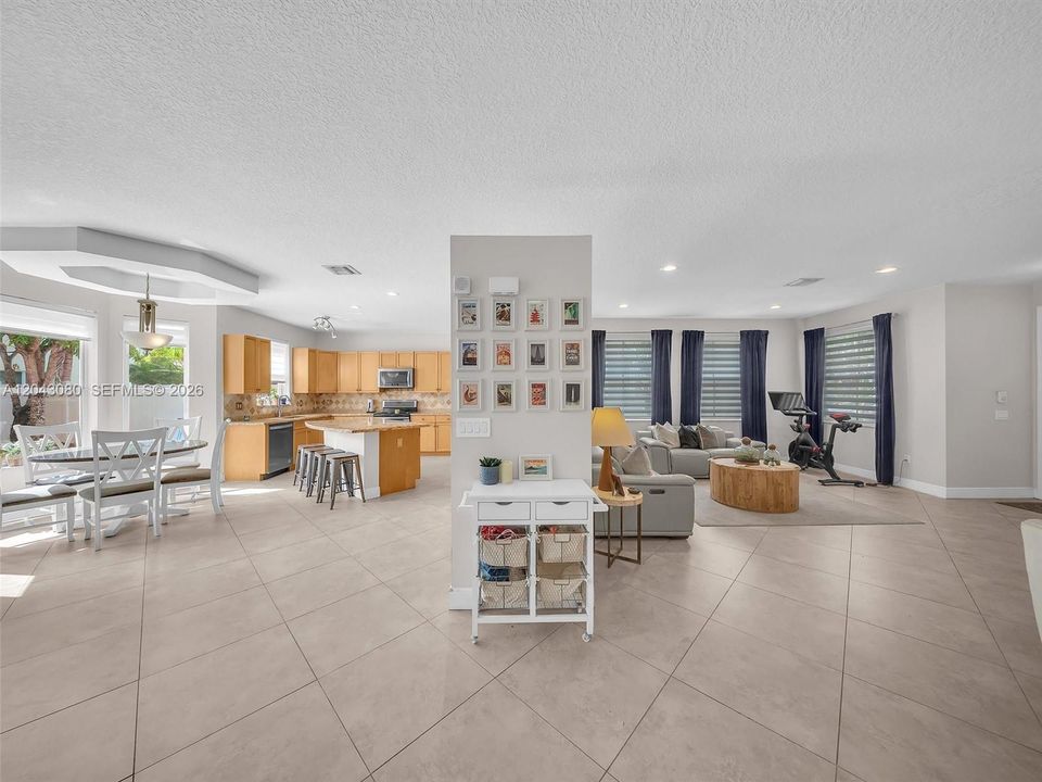 For Sale: $750,000 (4 beds, 2 baths, 2874 Square Feet)