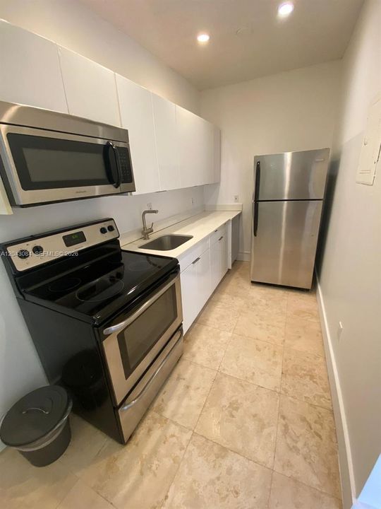 В аренду: $1,800 (0 спален, 1 ванн, 541 Квадратных фут)