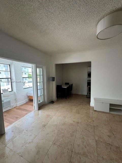 В аренду: $1,800 (0 спален, 1 ванн, 541 Квадратных фут)