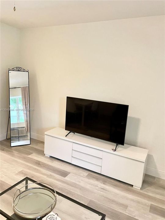 В аренду: $1,950 (1 спален, 1 ванн, 420 Квадратных фут)