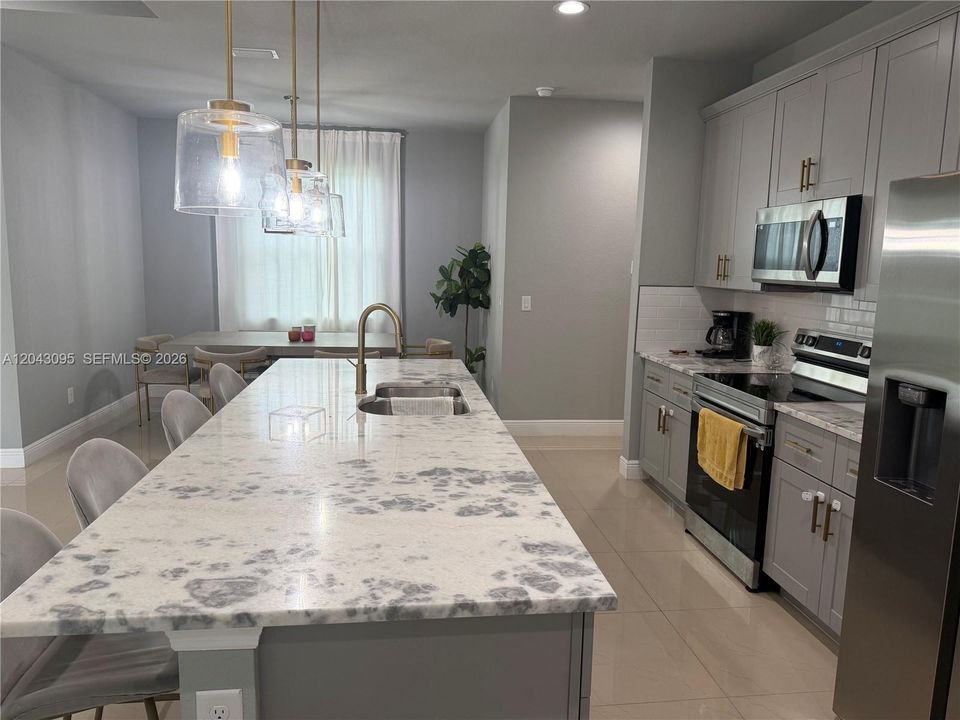 En Venta: $355,000 (3 camas, 2 baños, 0 Pies cuadrados)