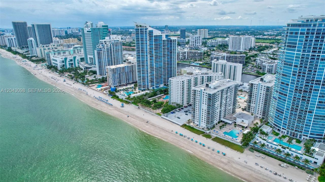 На продажу: $1,100,000 (2 спален, 2 ванн, 1768 Квадратных фут)