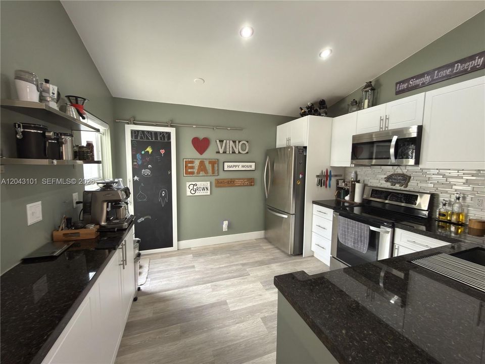 For Rent: $3,250 (3 beds, 2 baths, 1356 Square Feet)